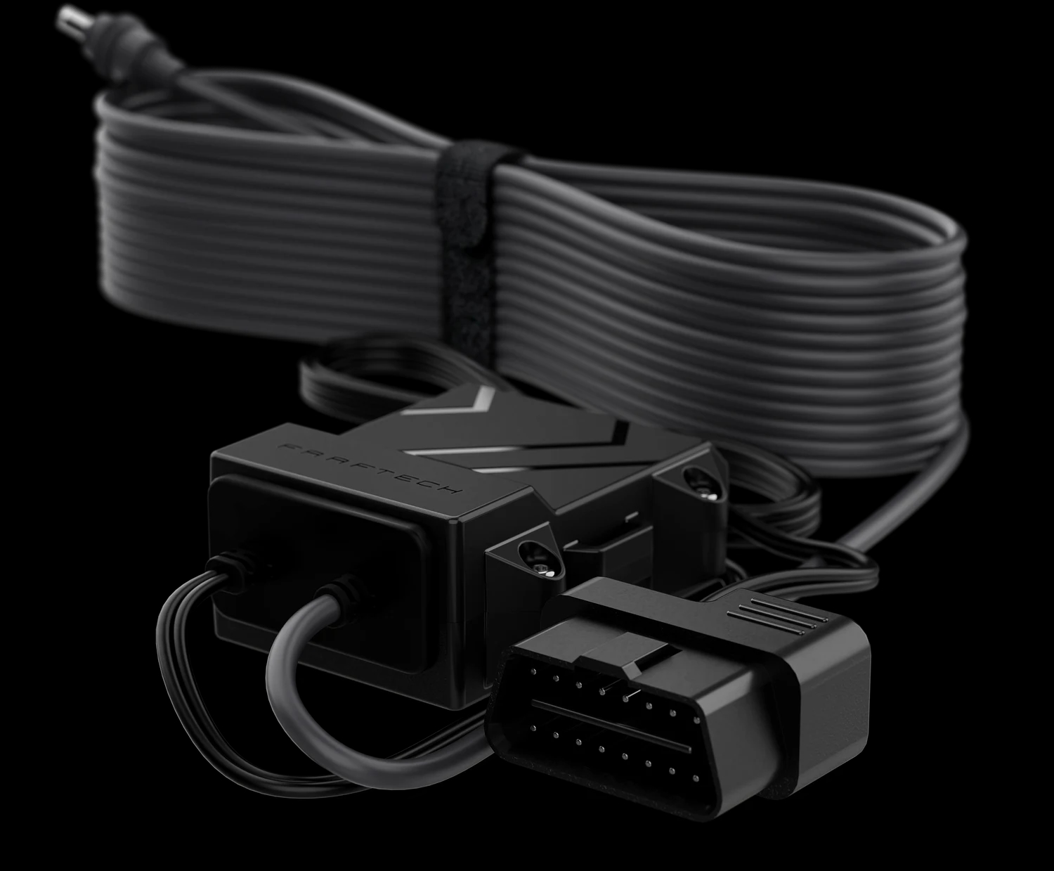 Voltenna Plugin com central, conector OBD e cabo de alimentação enrolado.