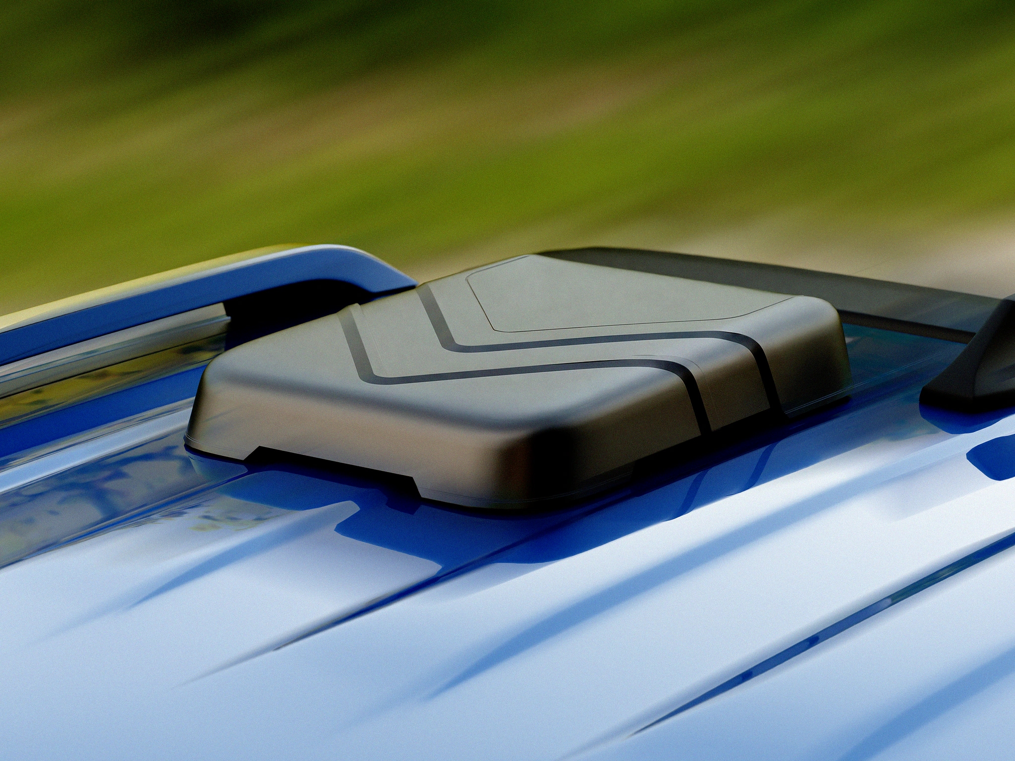 Voltenna Aero instalado no teto da Ranger, com destaque para o perfil baixo e o formato aerodinâmico.